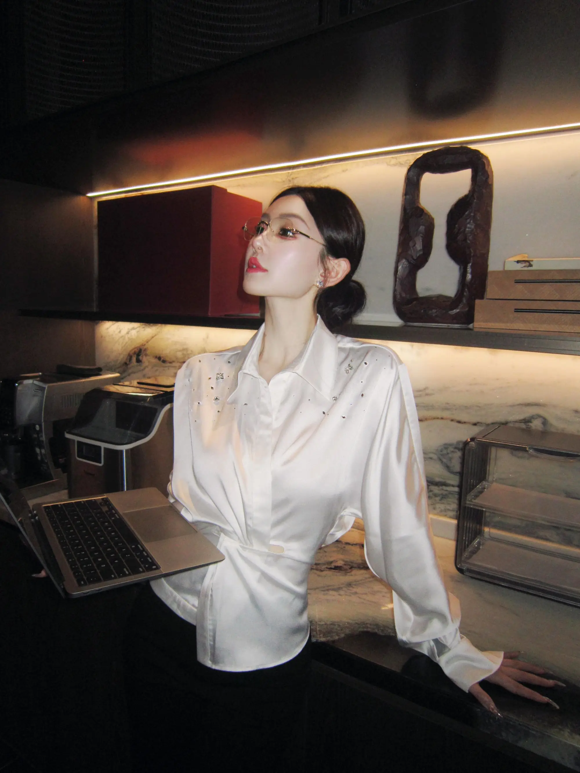 

Новая коллекция: Элегантная женская блузка ручной работы с бисером, подчеркивающая талию, от Юй Сяосяо – модная, универсальная, класса люкс.