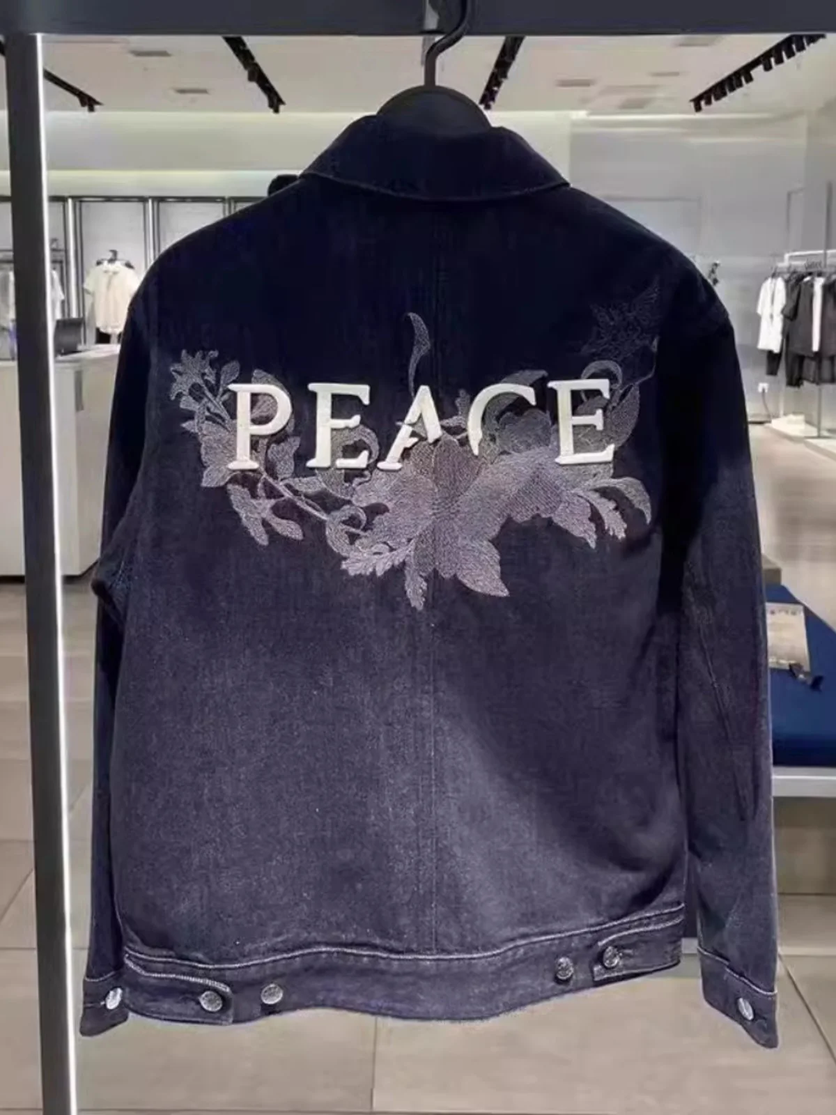 

Original Design Spring 2025 Men's Faion Floral Embroidery Casual Collar Waed Denim Jaet Outerwear Loose Fit Cotton Blend