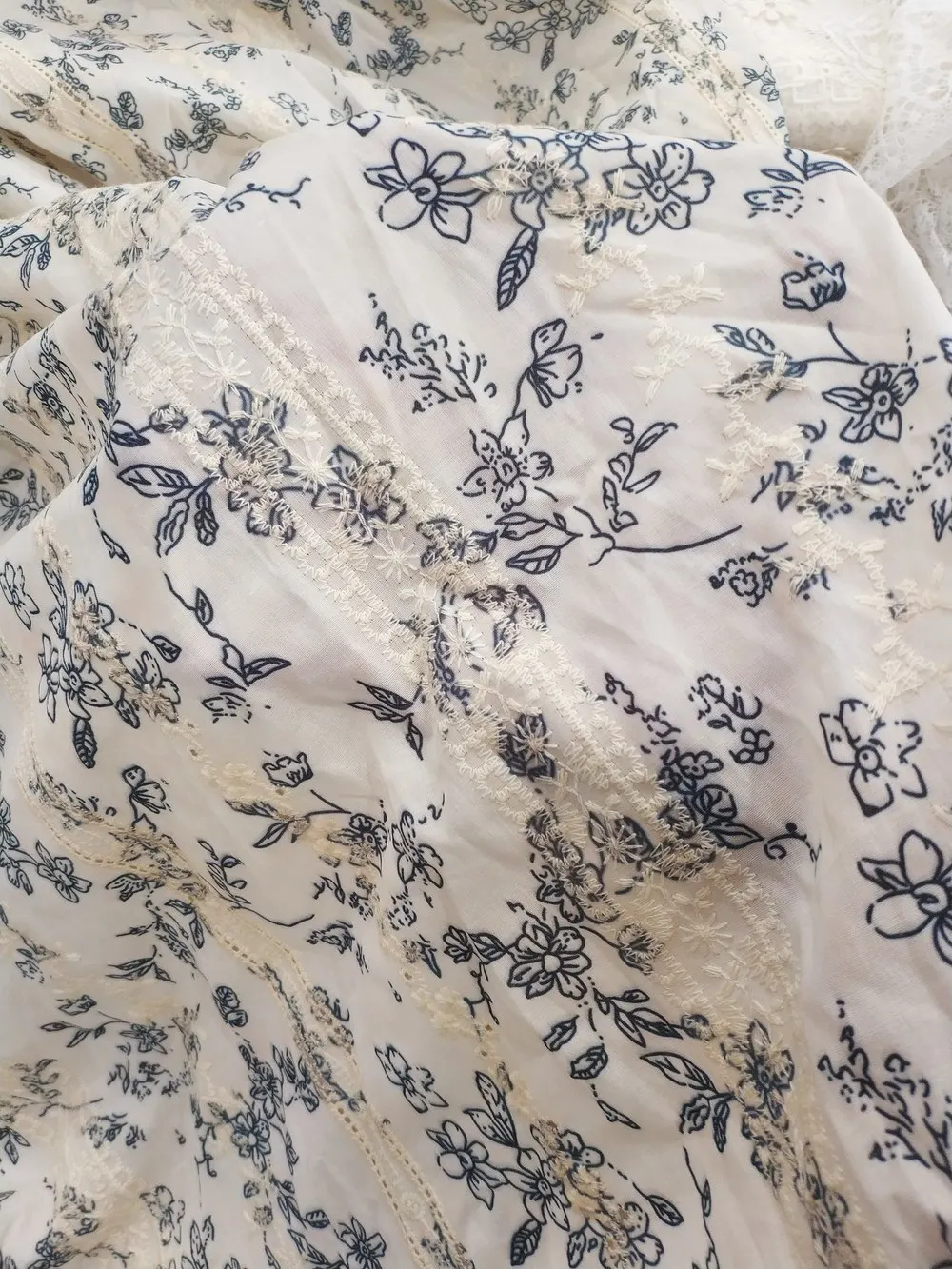 

French-style small floral stripe hollow embroidery lace fabric for women's children's clothing, dresses, DIY sewing fabric