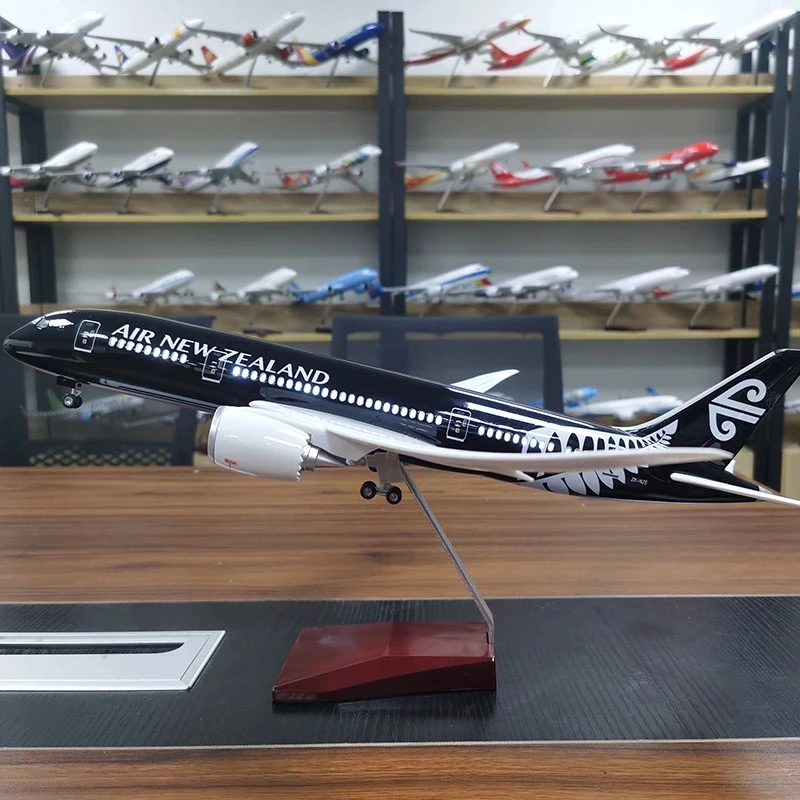 47CM Airplane Toy B787 New Zealand Airlines W Light and Wheel Landing Gear Resin Miniature Plane for Collected Gift By Aviation