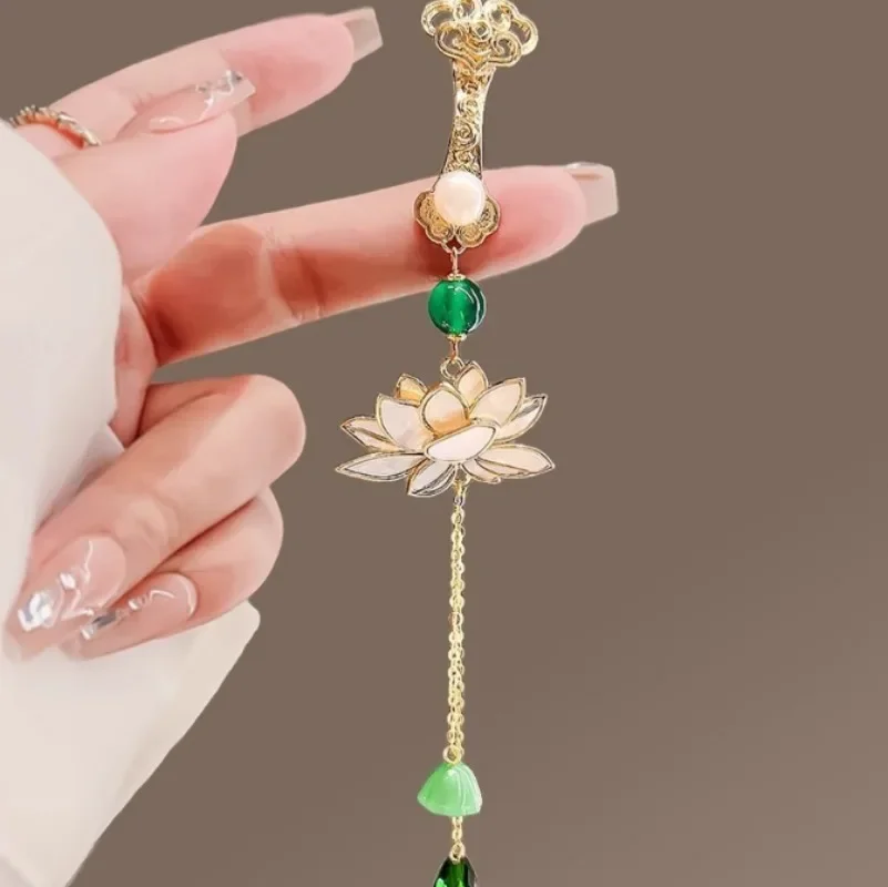 رائعة قصر نمط اللؤلؤ شل لوتس شرابة الزمرد قلادة بروش السيدات مجوهرات الحفلات