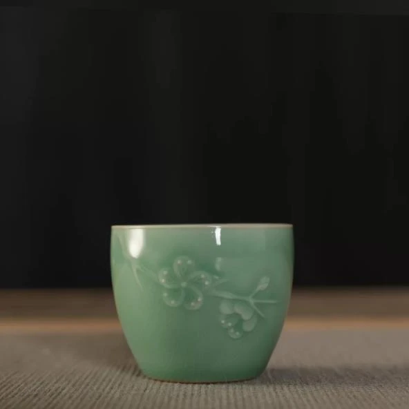 Long Quan Celadon Plum Green Hand-carved Plum Blossom Pattern Teacup Ceramic Owner Cup Ling Min
