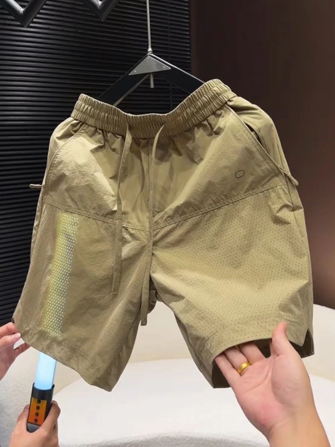 

Men's Summer Thin Splice Mesh Breathable Quick Dry Short Pants Cool Feeling Loose Casual Five-Quarter Length Straight Tube Tr...