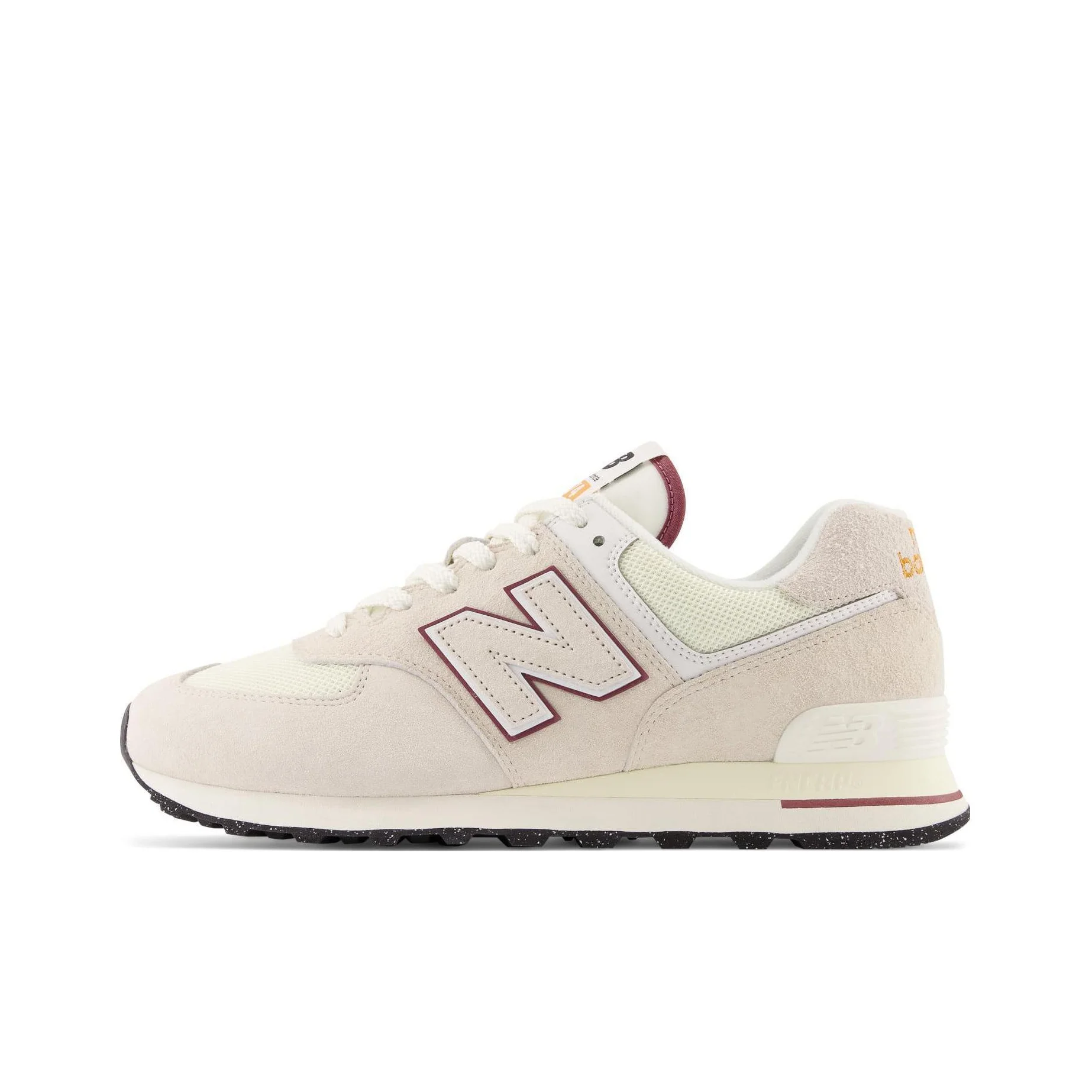 حذاء جري New Balance NB 574 OP2 Retro، متين، مسامي، خفيف الوزن، منخفض القطع، لون أبيض فاتح.