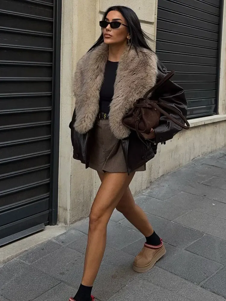HH سترات نسائية عصرية عتيقة بياقة من الفرو الصناعي وأكمام طويلة سترة من الجلد الصناعي لخريف وشتاء 2025 ملابس خارجية للسيدات في الشارع العالي