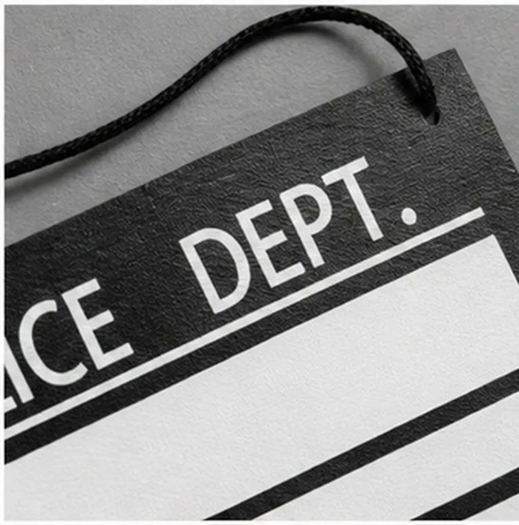 4Pcs Prison Theme Party Convict Name Plates Hard Cardboard Jail Costume Tags Halloween Role-Playing Cosplay Photo Booth Prop