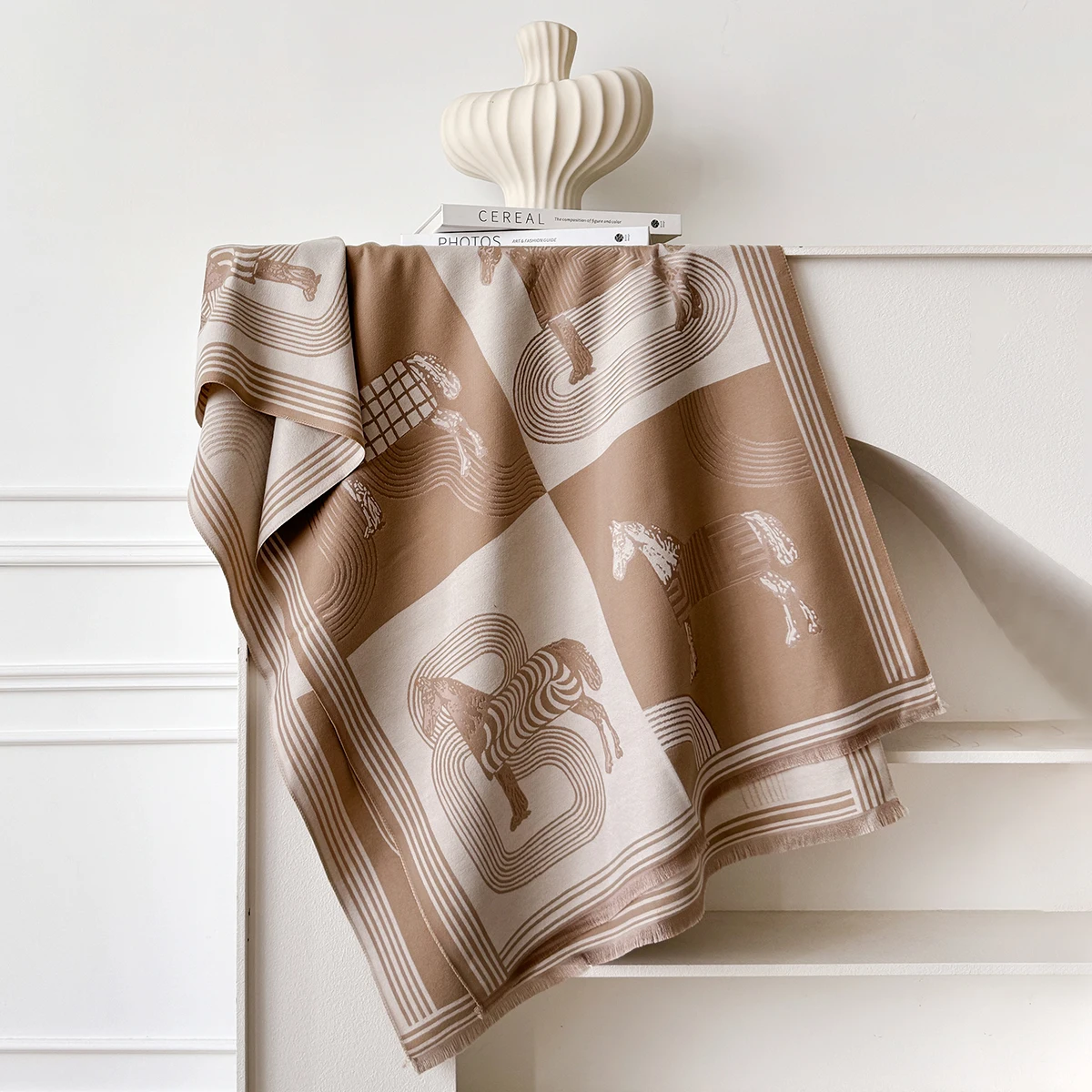Modischer Winterschal aus Kunstkaschmir für Damen, Vintage-Muster und Quasten, weicher, warmer Schal, eleganter Wickelschal, ideal für Winter-Styling – Detail 11
