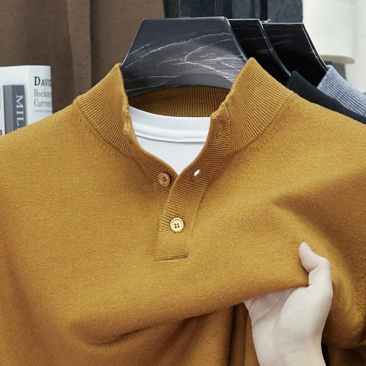 

Новинка ранней осени: вязаный свитер с длинным рукавом, воротником-стойкой и пуговицами для мужчин среднего возраста.