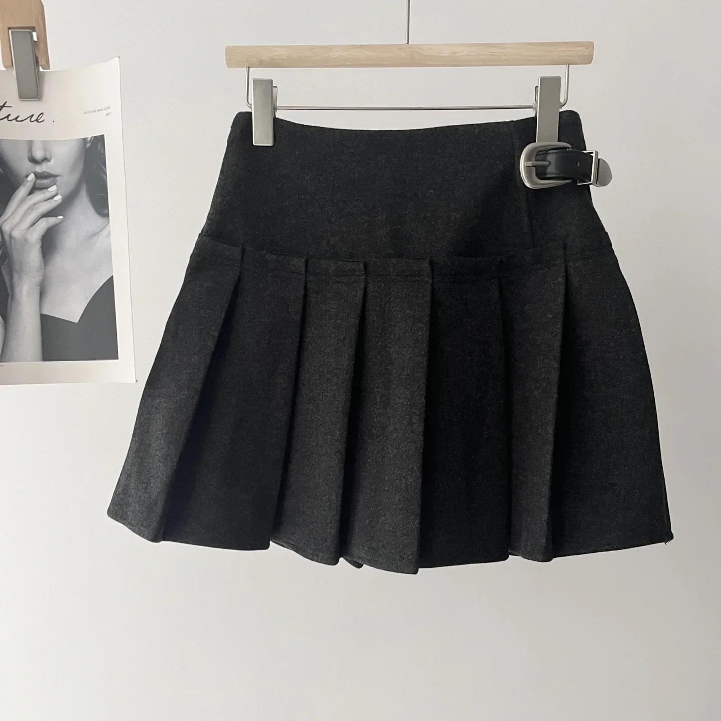 Wool blended gray pleated short skirt women's autumn and winter integrated belt design a-shaped skirt