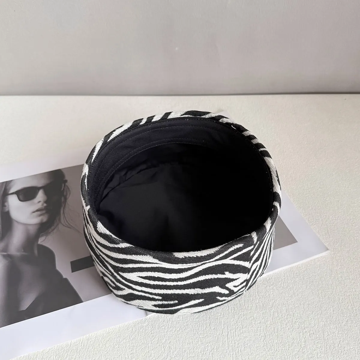 Französische Retro-Medizinbox-Mütze für Damen, britische Sommer-Herbst-Zebra-Print-Pillbox-Baskenmütze, Damen-Hepburn-Sonnenschutzkappe, Bonnet – Detail 8