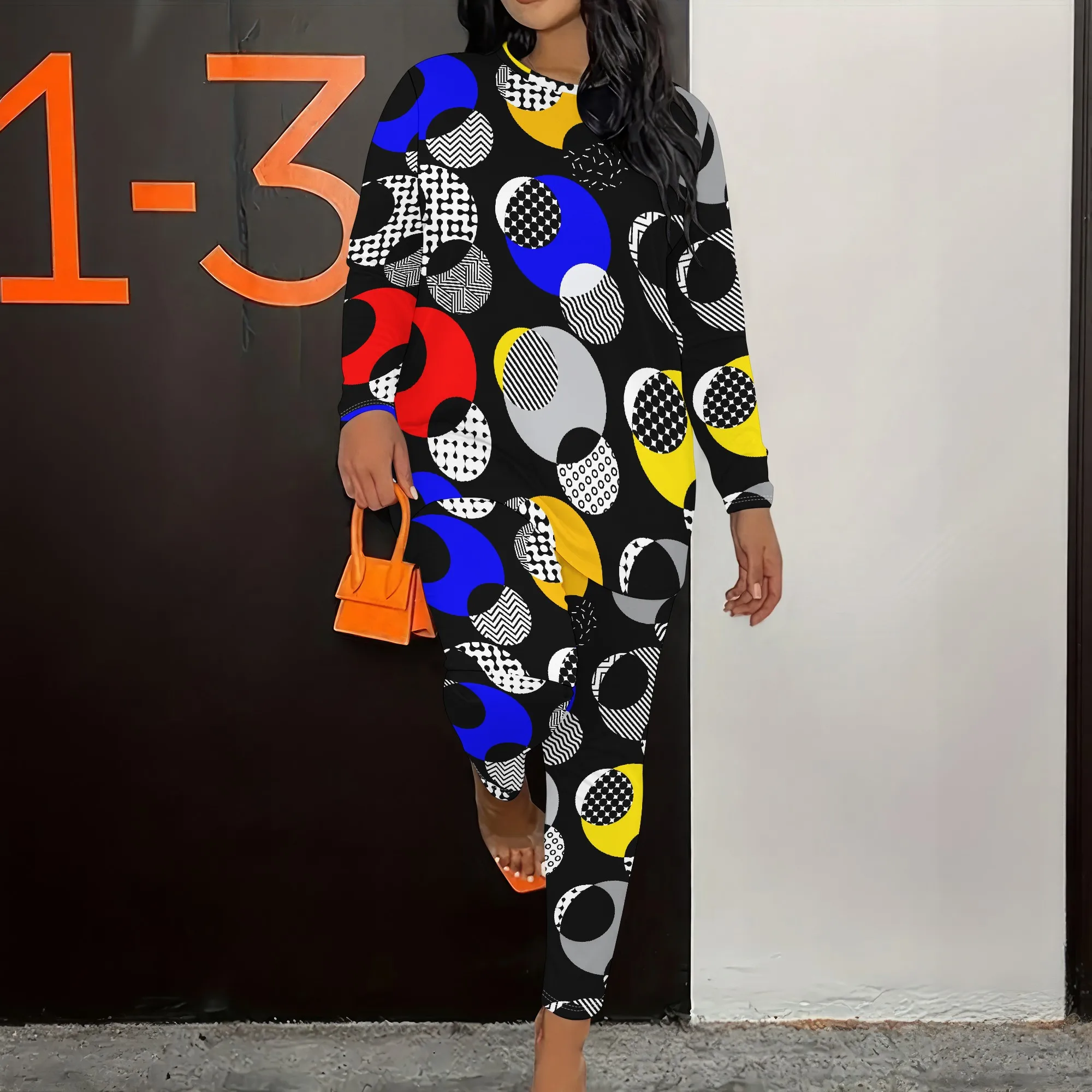 

Women's Long Sleeved Two-Piece Set, Fashionable Striped Printed Retro Style Two-Piece Set.