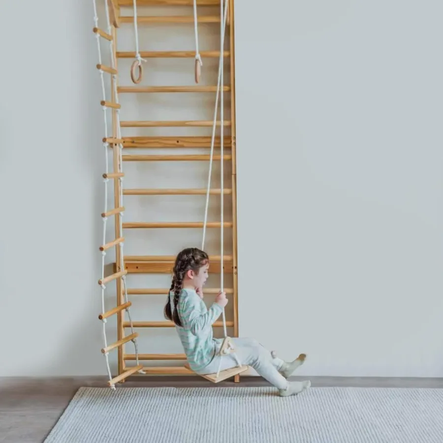 سلم حائط سويدي للتنظيم المنزلي، لمسة نهائية من الخشب الطبيعي، لون بيج، تصميم موفر للمساحة مع دعم قوي