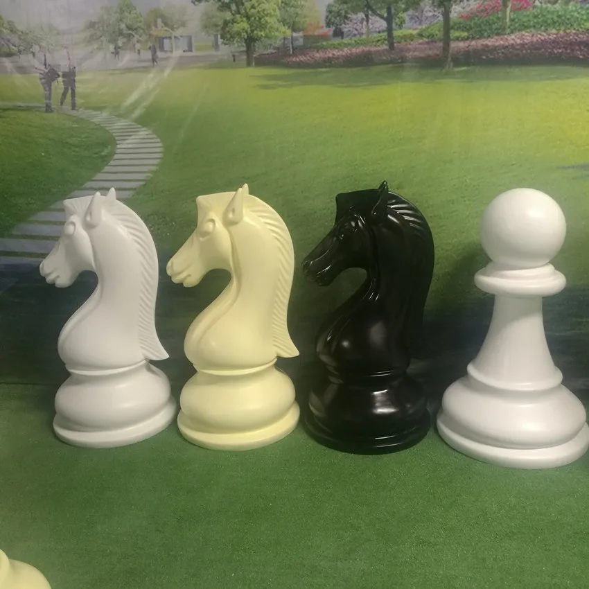 Children play giant chess game props fiberglass life-size chess set sculpture garden outdoor resin crafts decoration