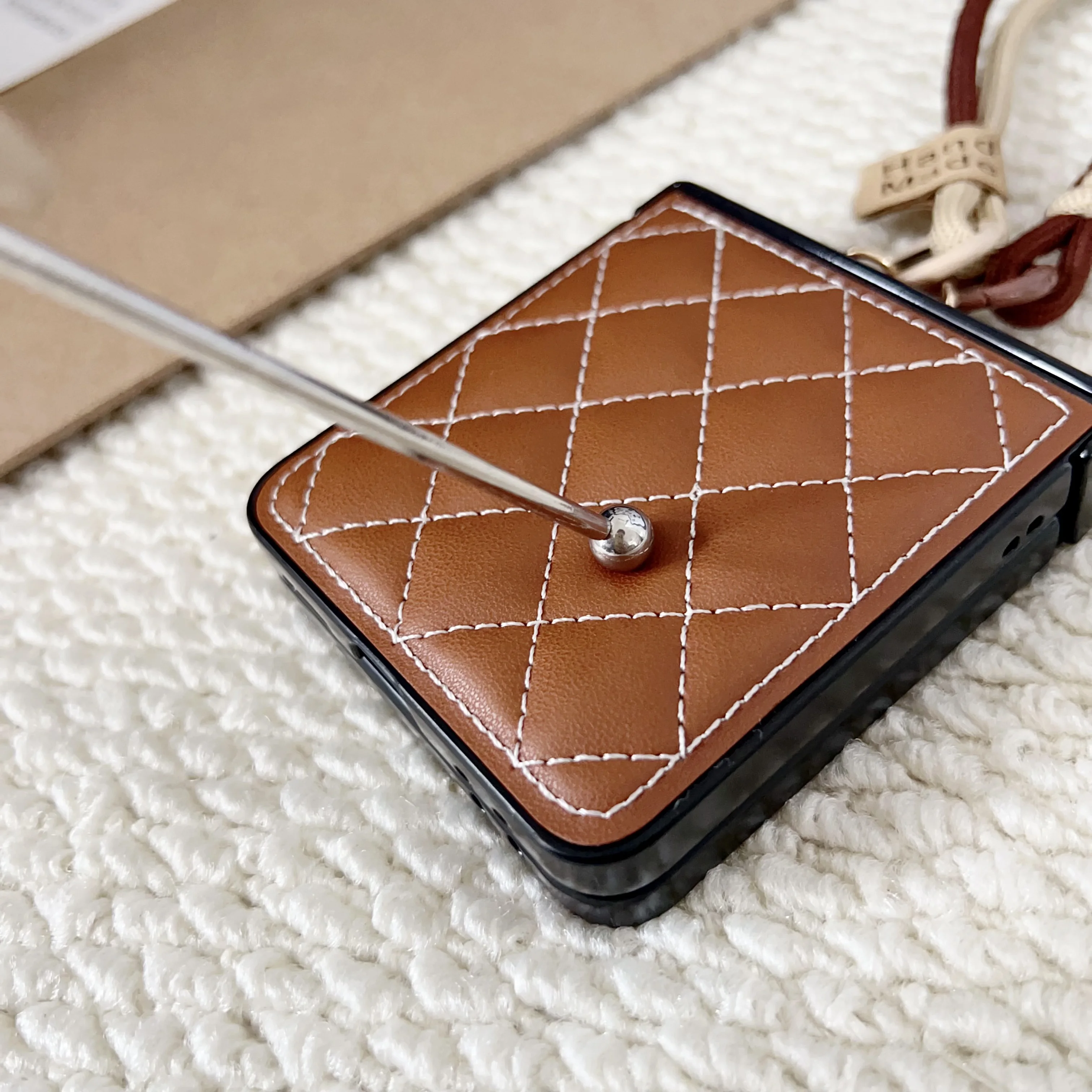 Rhombus Retro Handgelenkschlaufe PU-Leder Handyhülle für Samsung Galaxy Flip 7 FE 6 5 4 3 Flip7 stoßfeste Scharnierabdeckung – Detail 16