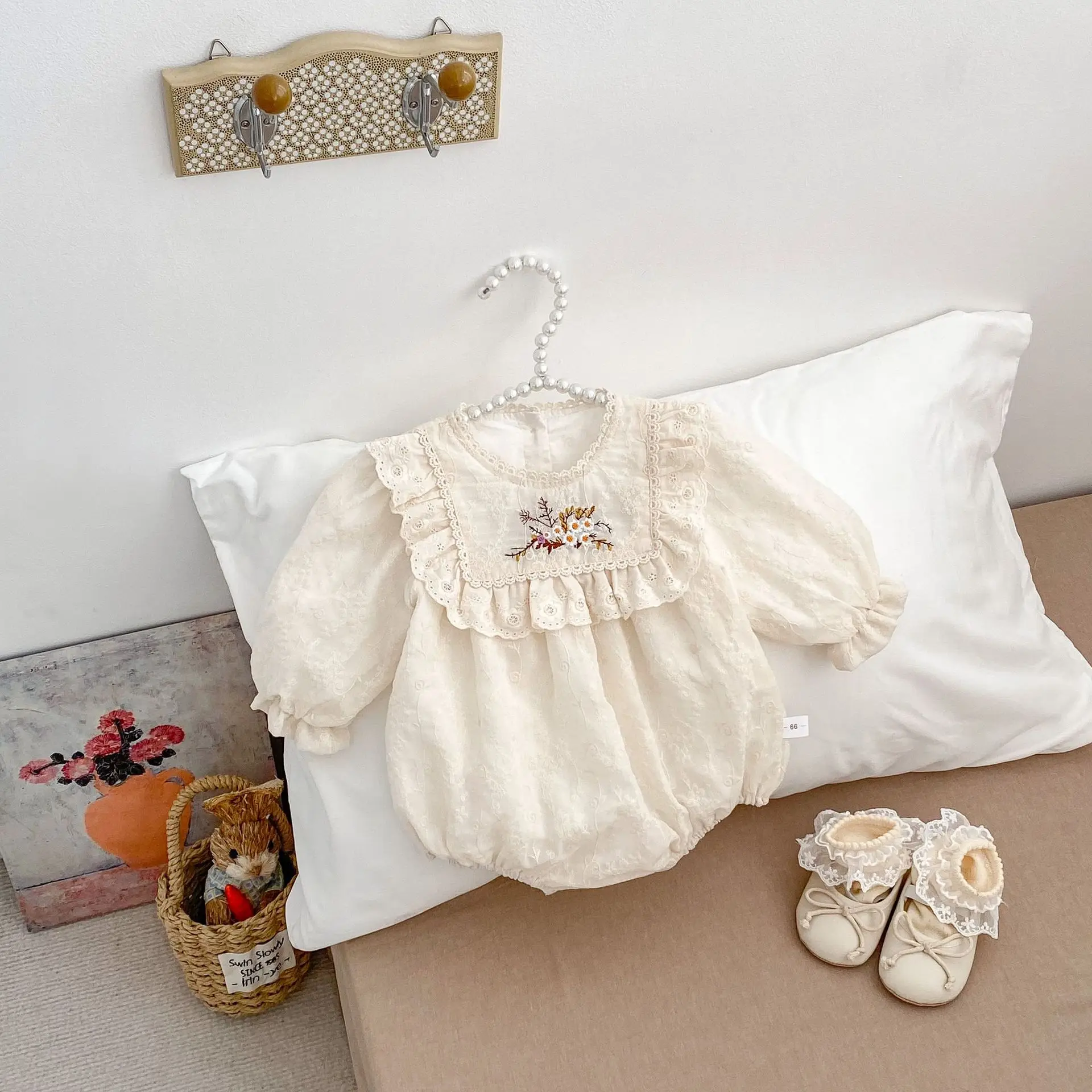 

2025 Ins Autumn Infant Baby Girl Rompers Floral Embroidery Long-sleeved Kid Girls Bodysuits Puff-sleeve Round-neck Jumpsuit