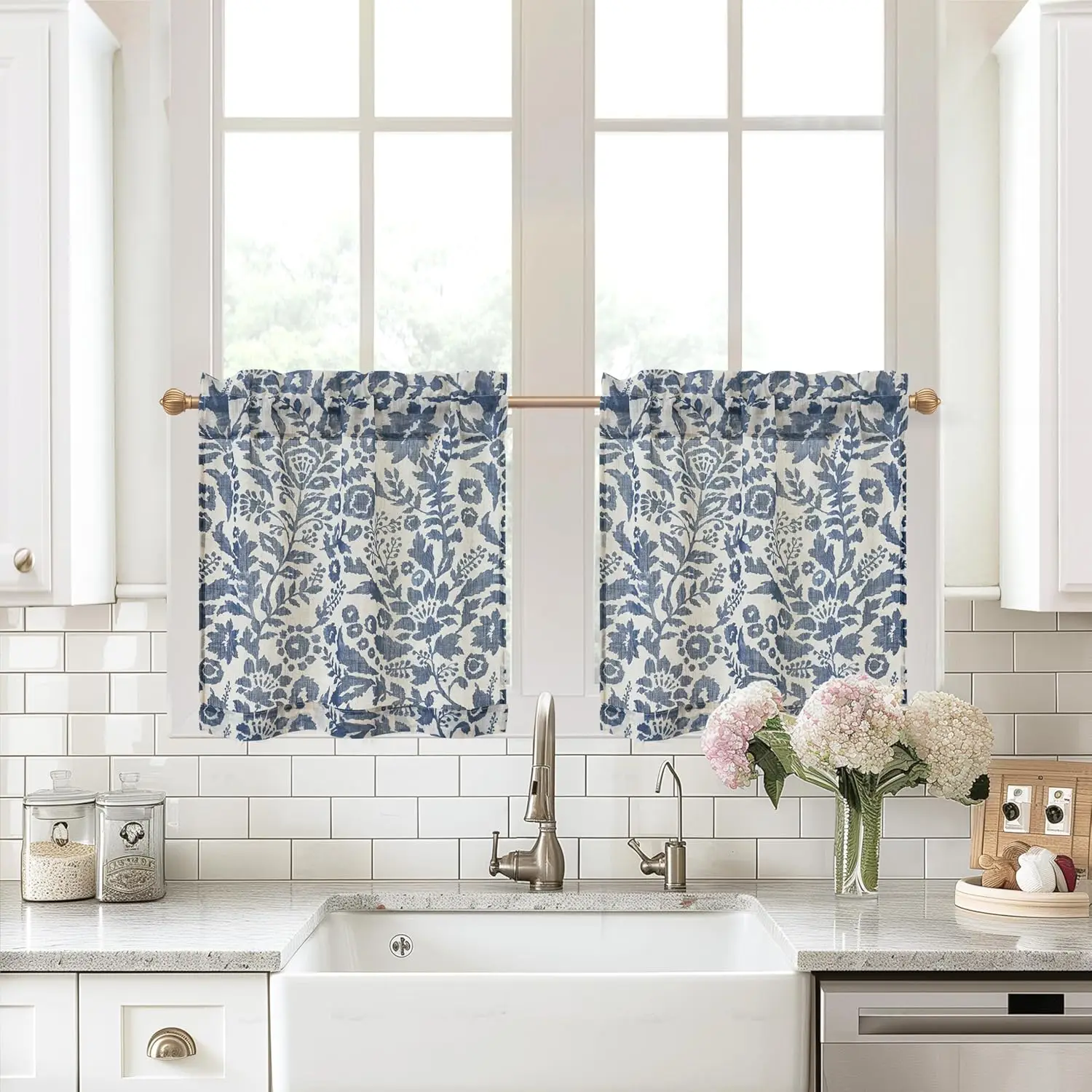 

Blue Floral Shower Curtain Vintage Botanical Print Bathroom Decor Classic Elegant Bath Curtain for Home Decoration