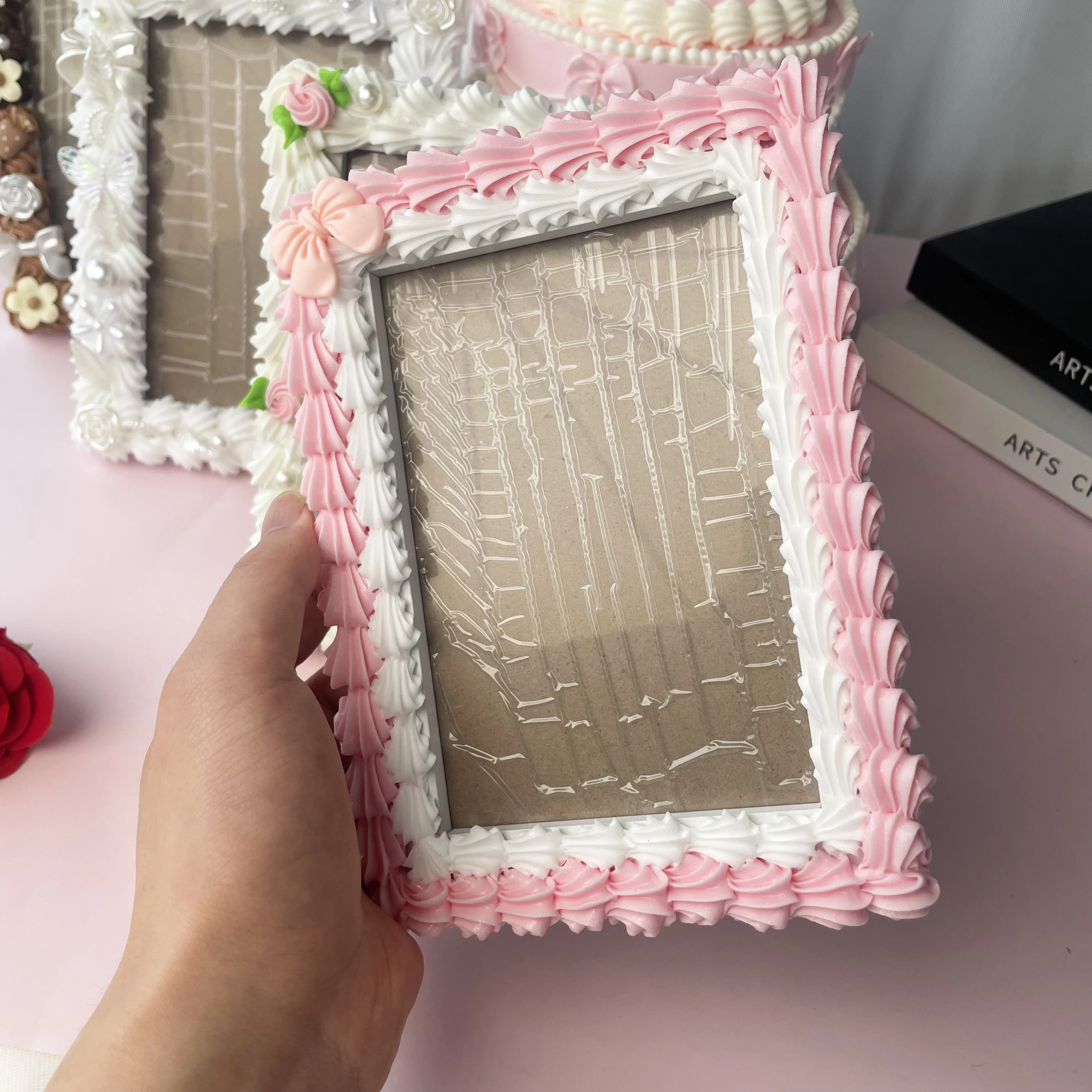 17.5cm Fake Cake-Style Photo Frame, Handmade Cream Decor Picture Frame for 4x6 inch Photo, Home Decor & Birthday Party Gift