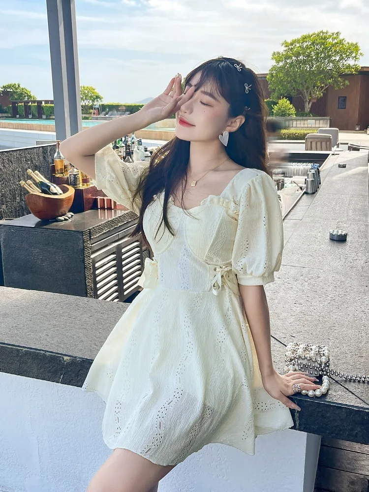 Traje de baño sencillo y dulce para mujer, ropa de playa unicolor, nuevo diseño universitario, vendaje de manga corta, Mini cintura alta, Ins coreanos