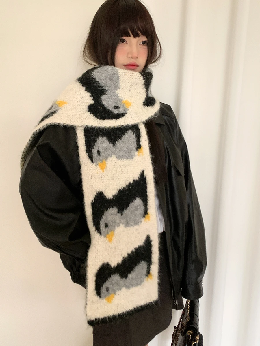 وشاح البطريق الصغير المحبوك على شكل رسوم كرتونية لطيفة للنساء يحتوي على حماية من الصوف الدافئ والسميك للرقبة