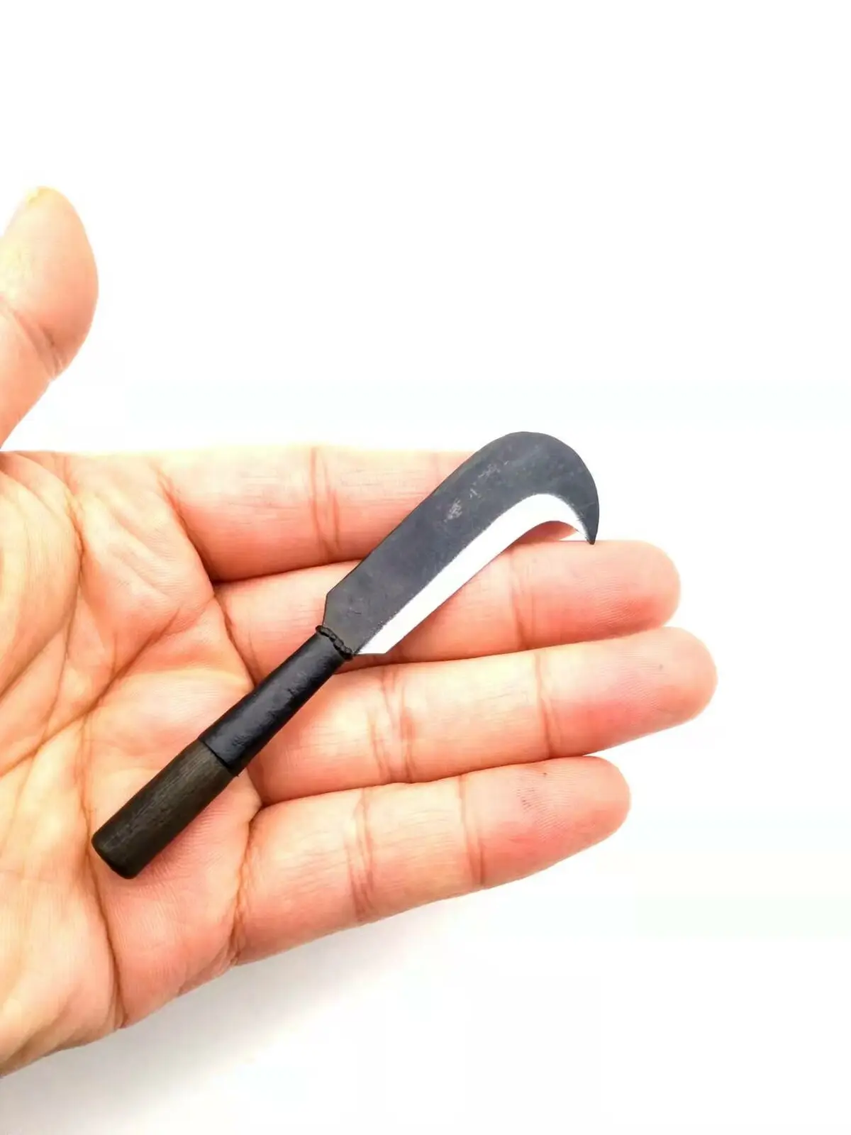 

WolrdBox 1/6 Scale Mulberry Knife Plastic Model Action Figure Accessory Toy