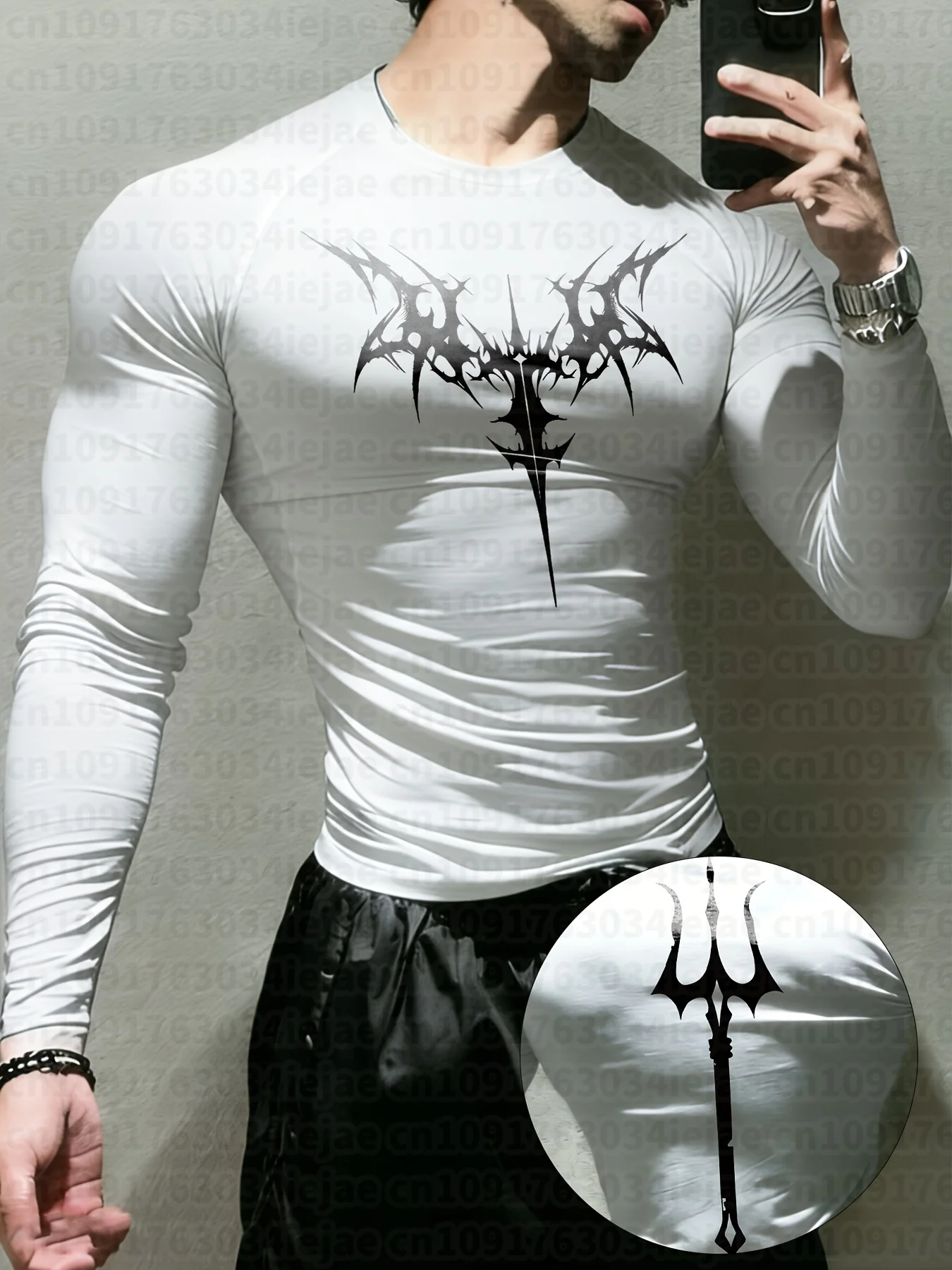 Herren-Langarmshirt mit dunklem abstraktem totemischem Gothic-Stil, Dreizack-Symbol und symmetrischem Dornenmuster. – Detail 5
