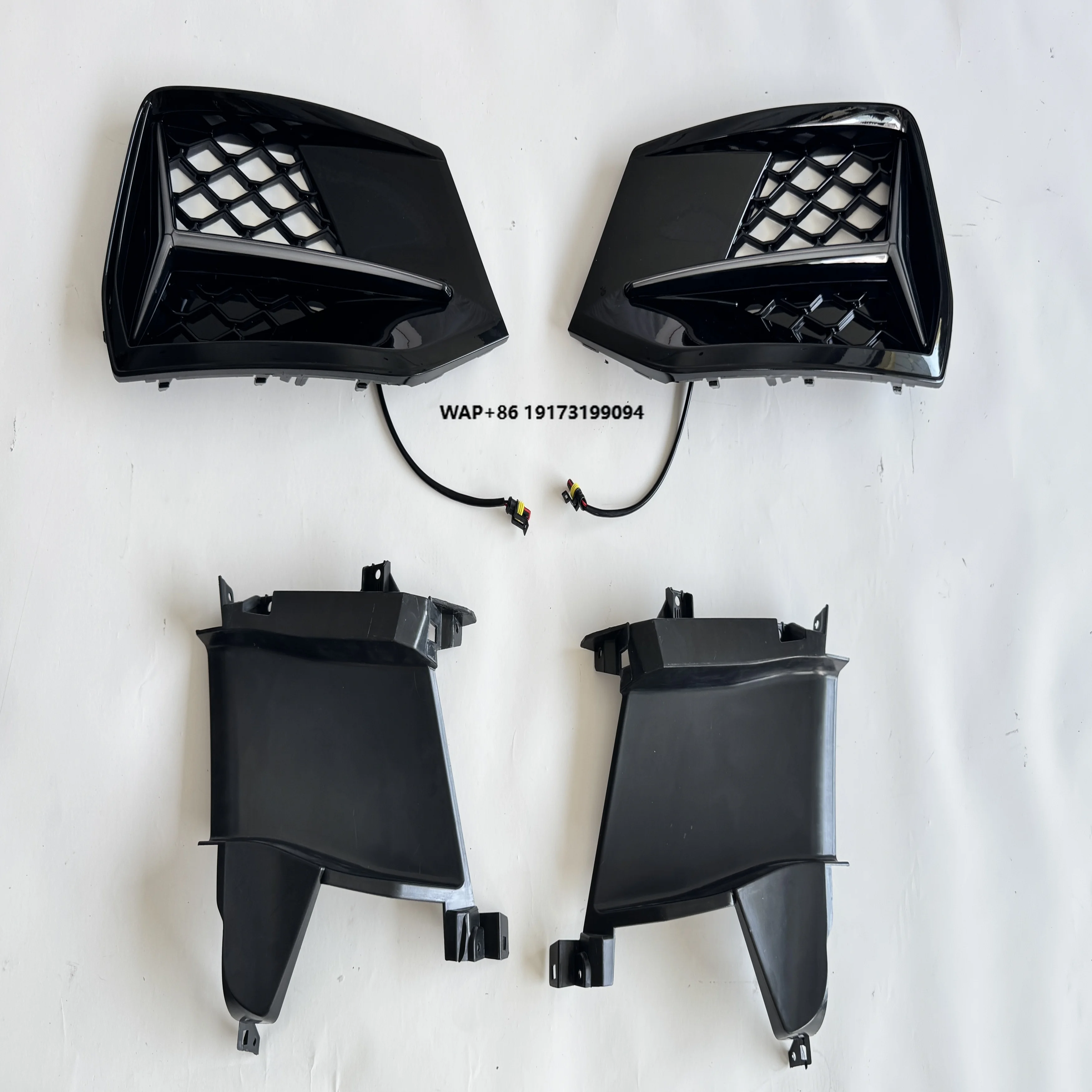 

For 2019-2025 A-udi A7 S7 RS7 Modified Honeycomb Mesh Front Fog Grille