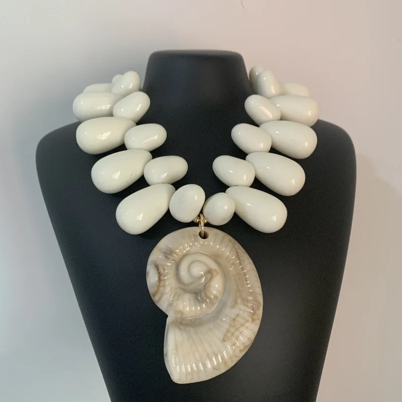 New Marine Summer Colored Resin Acrylic Beaded Large Conch Pendant Fashionable Trendy Necklaces Women Making Perfect Gift Friend