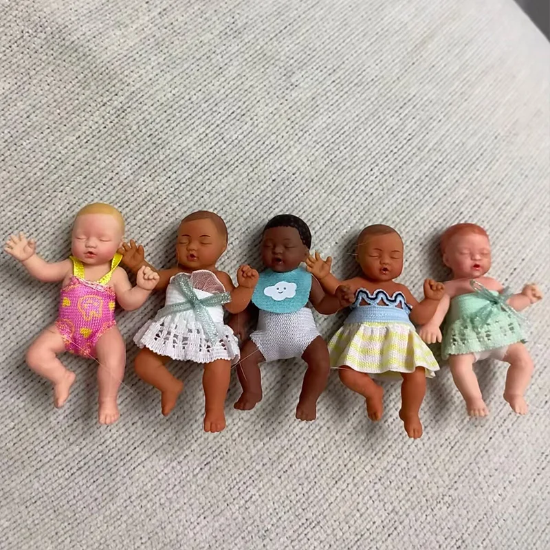 

ZURU 5 Surprise Mini Baby Series 2: Силиконовая кукла-младенец в закрытой коробке-яйце с люлькой, стетоскопом и игровым набором для детской комнаты для детей и малышей