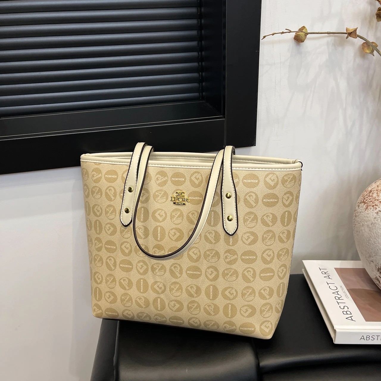 

High-End Minimalist Unique Bag for Leisure Business Women Stylish Clutch Mini Casual Simple Vintage Fashionable