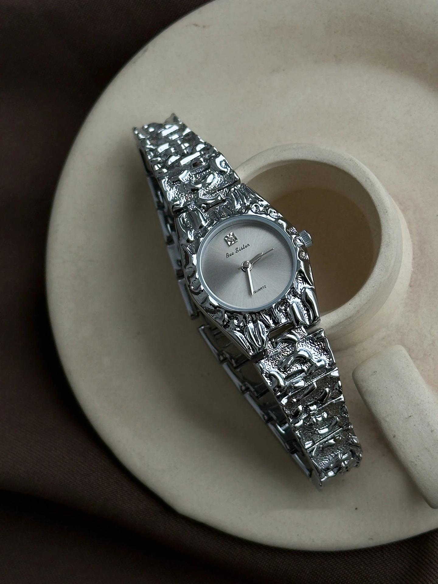 

Роскошные позолоченные женские кварцевые часы в стиле ретро с бриллиантами, водонепроницаемые женские часы премиум-класса с маленьким циферблатом, подарок на Новый год