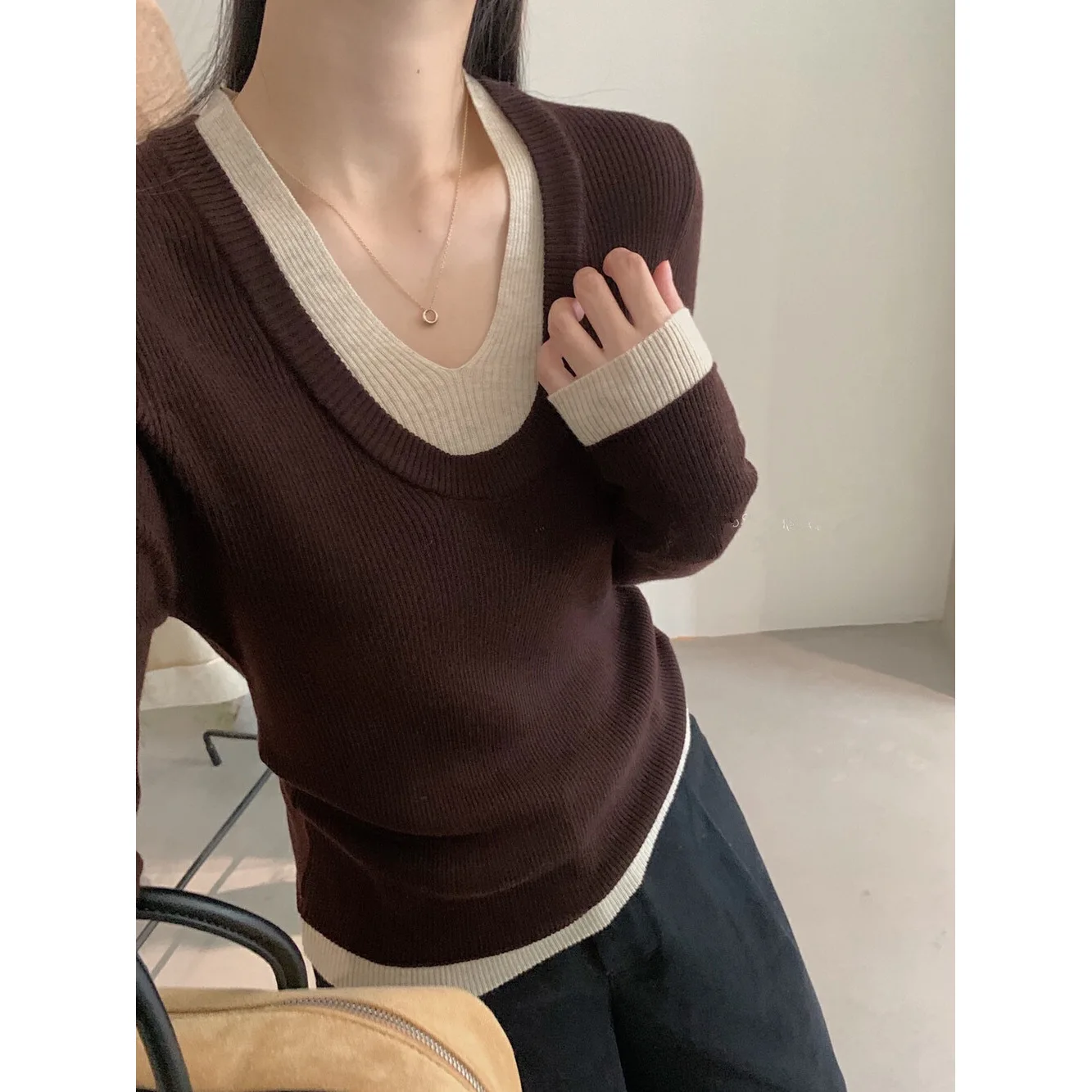 

Fake Two Knitted Sweaters Women's 2025 Autumn/Winter U-neck Sexy Contrasting Color Inner Undercover Top