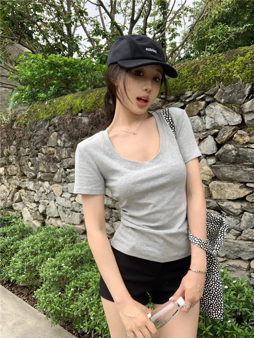 Y2k New Arrivals V-neck T-shirt Women Solid New Korean Fashion Crop Top Slim Short-Sleeved Japanese Tee Tshirt Woman Clothing