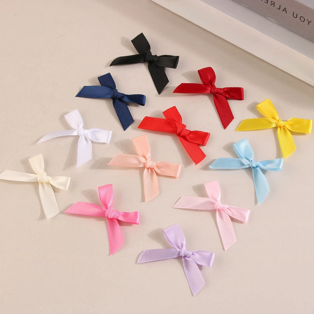 50 Stück/Lot Polyester-Satinband-Schleifen Bunte Handgemachte Schleifen für DIY-Nähprojekte Hochzeitsdekoration Haarnadel Kleidungszubehör – Detail 5