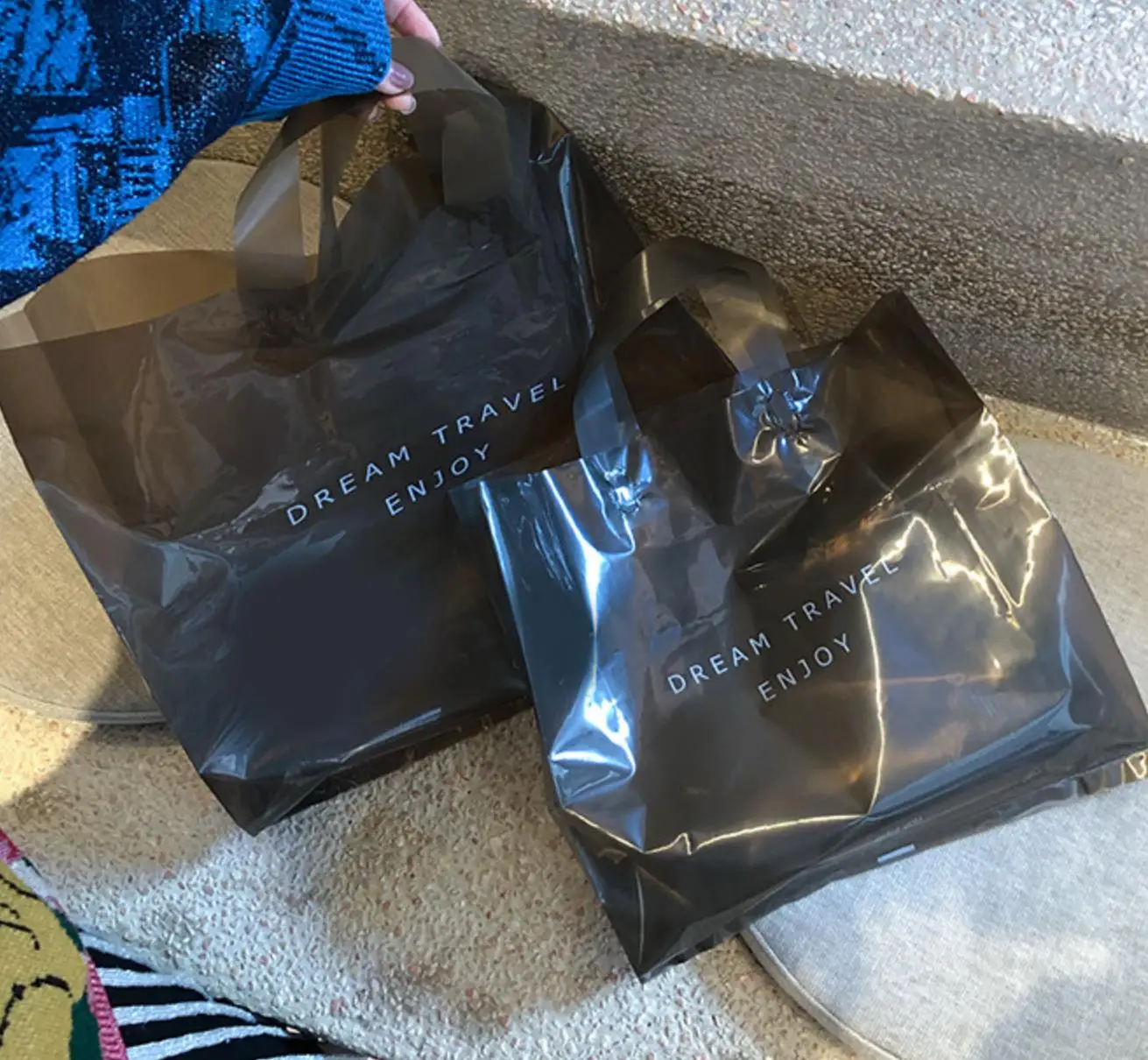 楽しいスクエア型プラスチック製ハンドバッグ、旅行用ギフトバッグ、非生分解性、カスタマイズ不可、全国配送