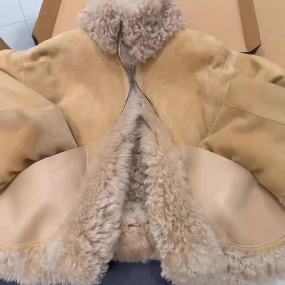 2025 New Fur One-piece Khaki Stand Collar Lamb Wool Small Fragrant Style Short Fur Coat for Women in Winter Solid Color Fashion