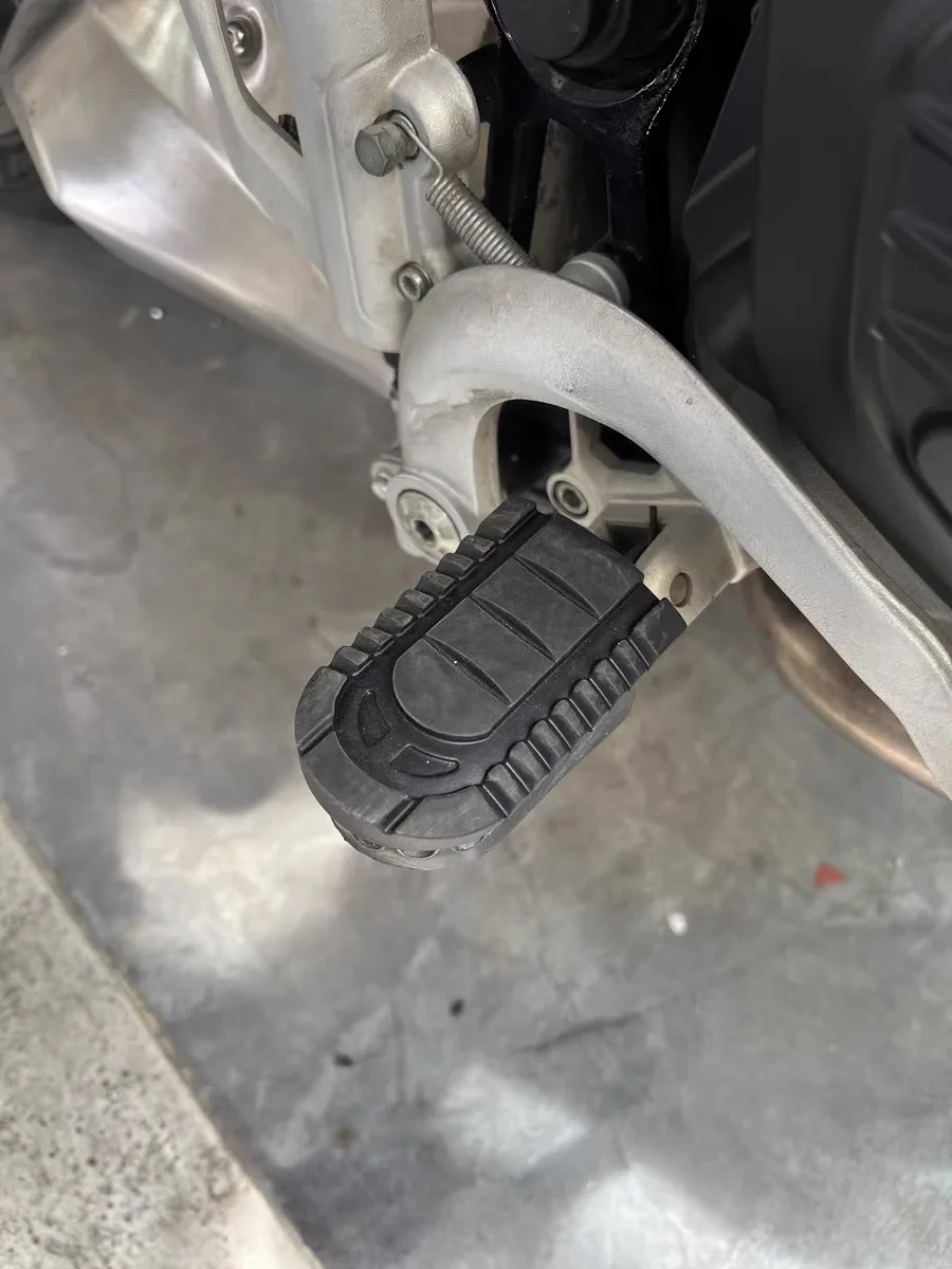 Suitable for Benelli TRK502/BJ500GS-A/TRK502X Original front and rear foot pedal foot rest rubber