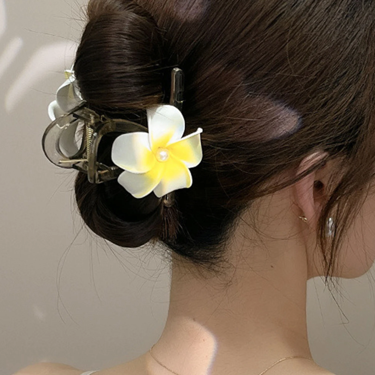 Sweet Hair Clips Frangipani Hair Claws Plumeria Transparent Flower Hairpins Hawaiian Gradient Hair Clamp Shark Clip 8/10/12cm