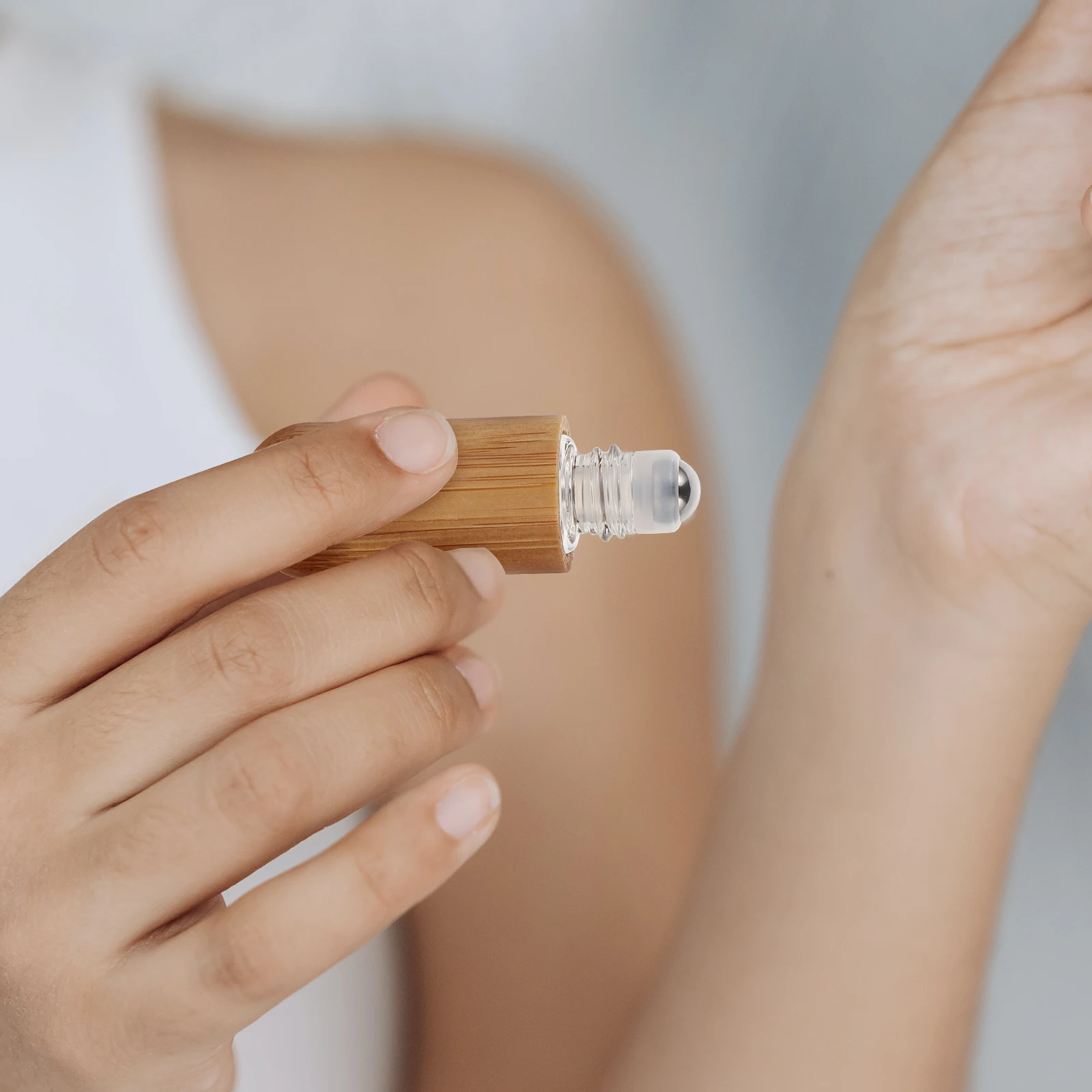 

Bamboo Roll-On Bottle Thickened Glass Essential Oil Container Portable Perfume Sub-Packaging Device For Travel Skincare