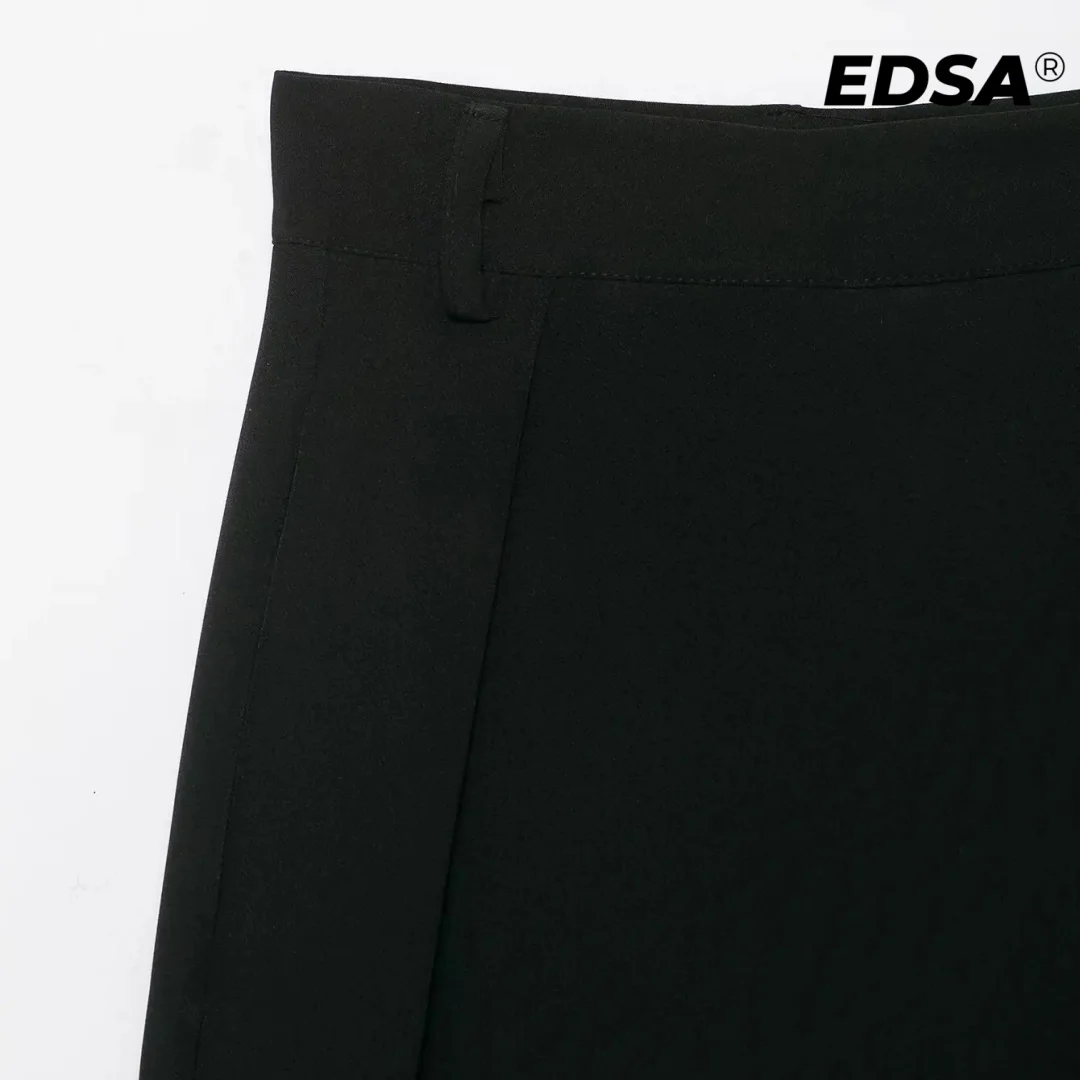 กางเกงขายาวทรงเอวไม่สมมาตรสีดำสำหรับผู้หญิง แบรนด์ EDSA เอวกลาง มีห่วงเข็มขัด กระเป๋าข้าง เหมาะสำหรับสาวออฟฟิศ