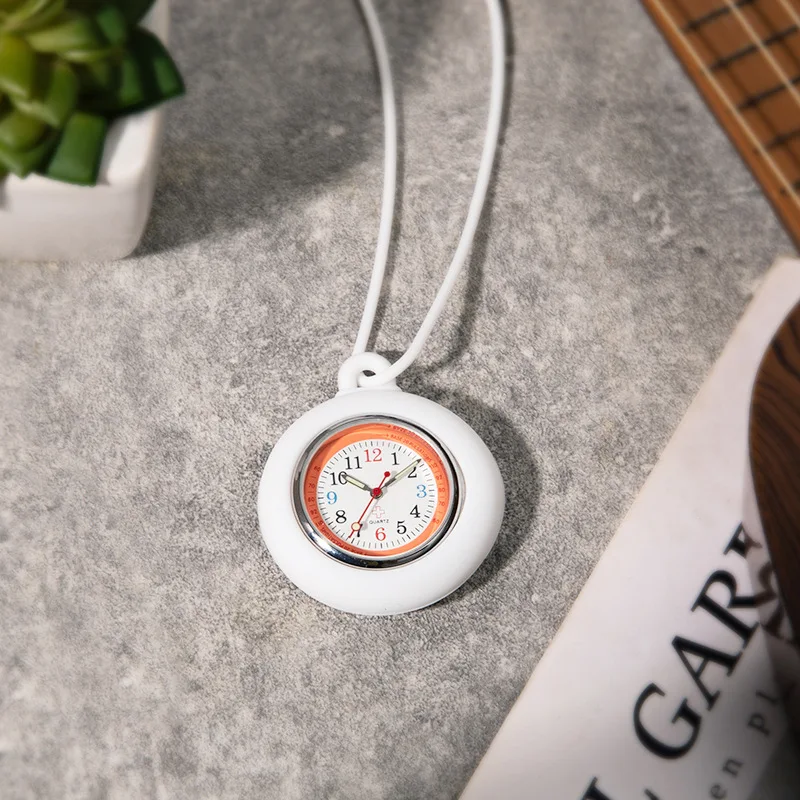 New Style White Simple Border Retro Pointer Quartz Movement Pocket Watch Multifunctional Hiking Backpack Bag Charm Quartz Watch