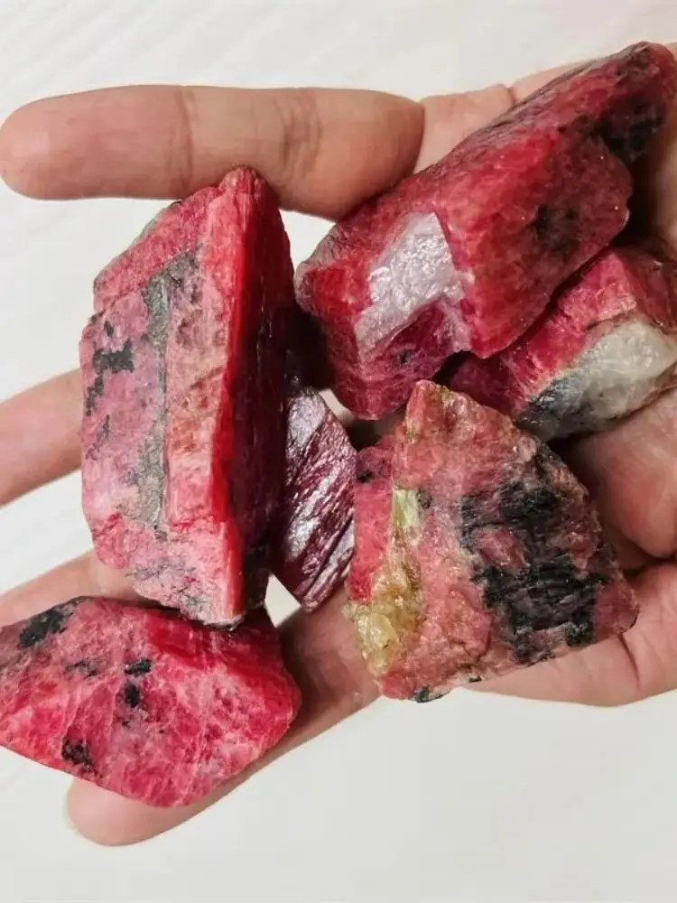 Pierre de Rhodonite en cristal naturel rose avec spécimen minéral de guérison noir pour la méditation, pierre précieuse en cristal, décoration de salle à Quartz