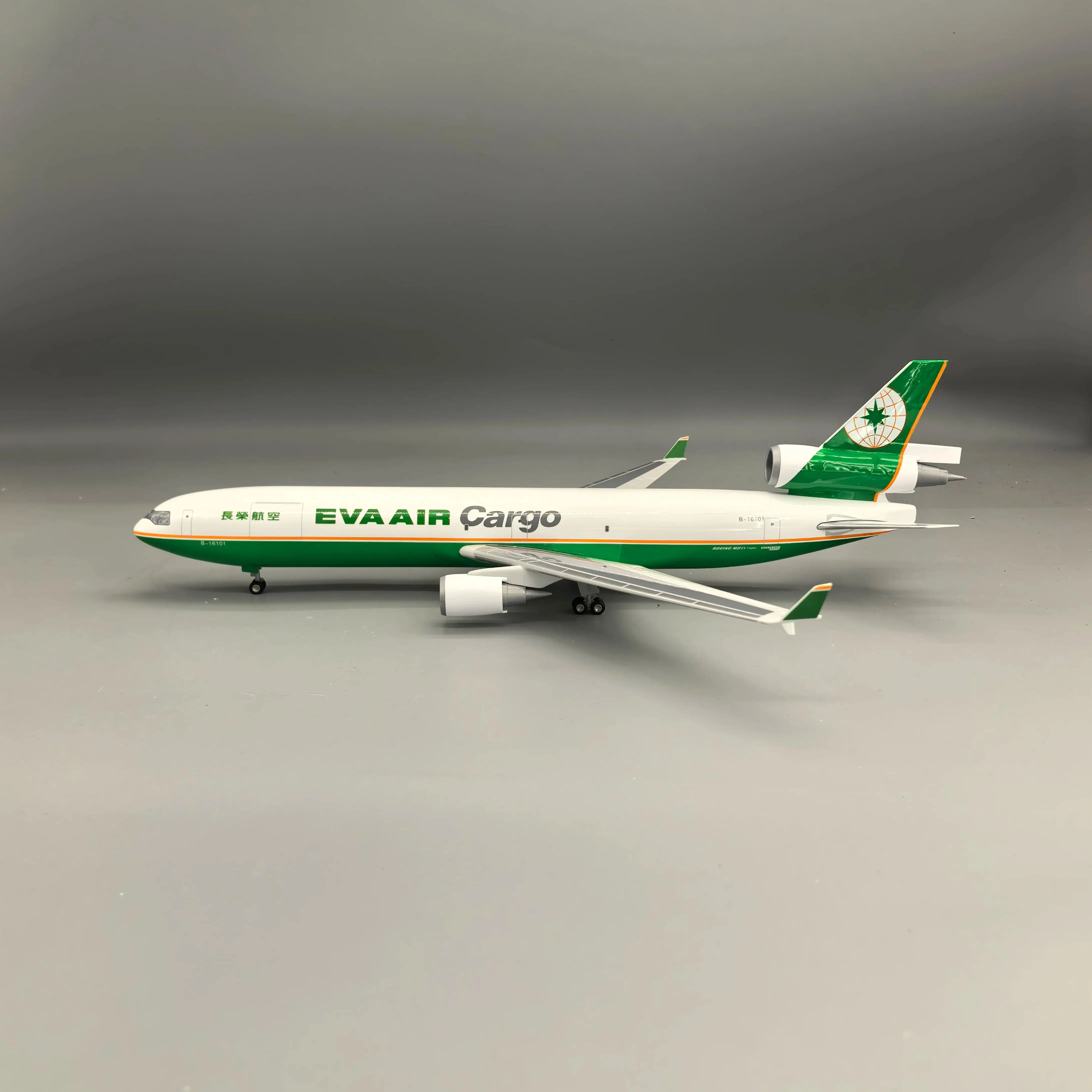

MD11 Plane Model Eva Air Cargo MD-11 1:130 Scale Resin Enthusiasts Collectible Gift airplane toy Model With Landing Gear