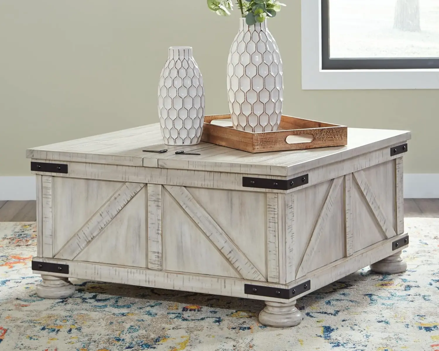 Ashley Carynhill Casual Cocktail Mesa com armazenamento, Whitewash Design