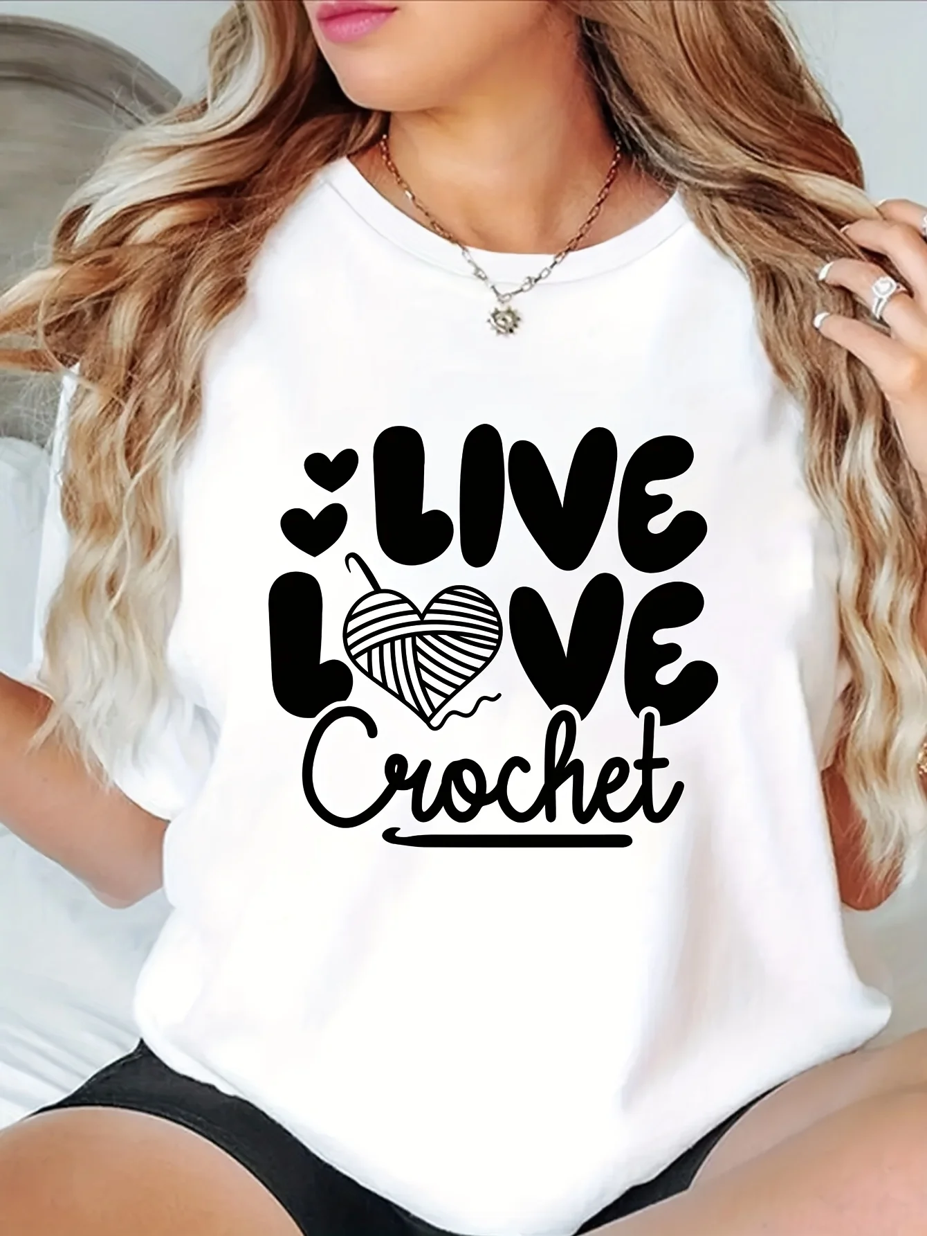 Womens Crochet-Themed Graphic Tee LIVE LOVE Crochet Print with Heart Yarn Casual Short Sleeve Top Crew Neck Summer Aesthetic Tee