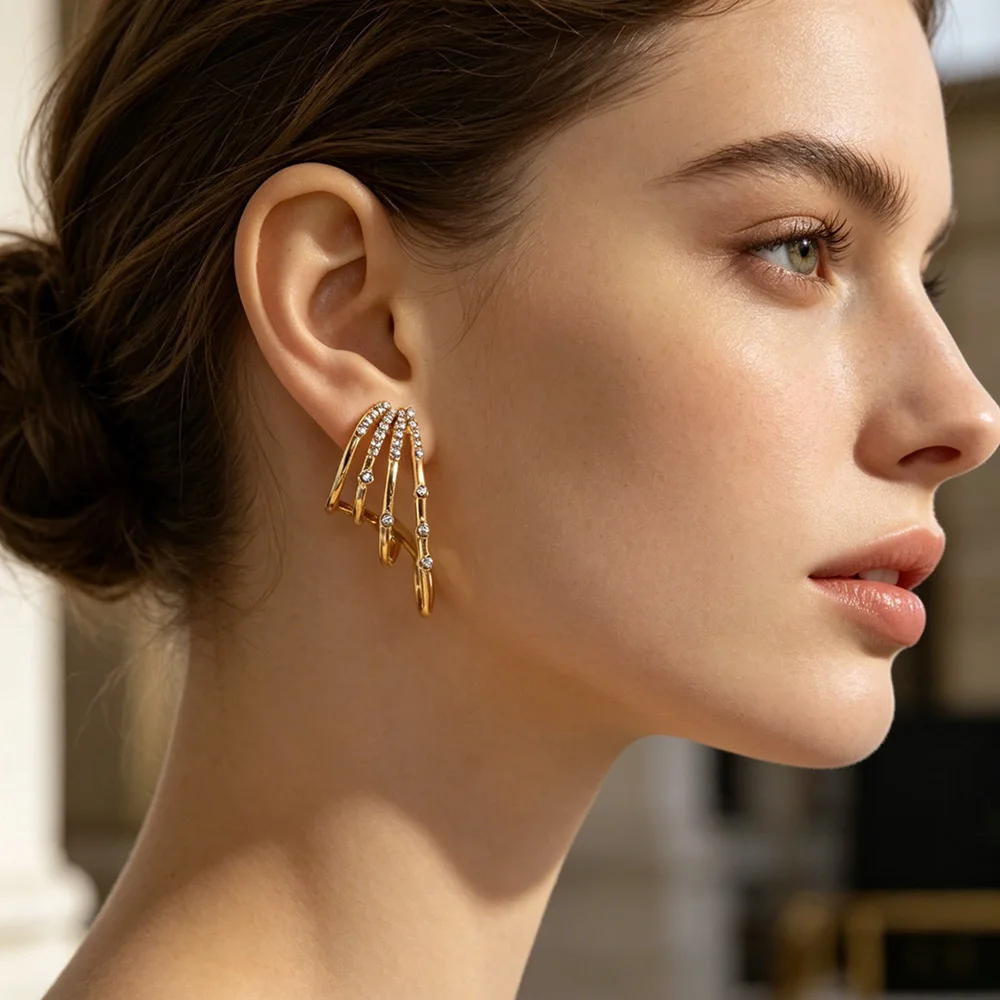 JeeMango Hochwertige Edelstahl-Ohrringe in Goldfarbe für Damen, luxuriöse glänzende CZ-Zirkon-Ohrringe, Hochzeitsschmuck E26086 – Detail 8