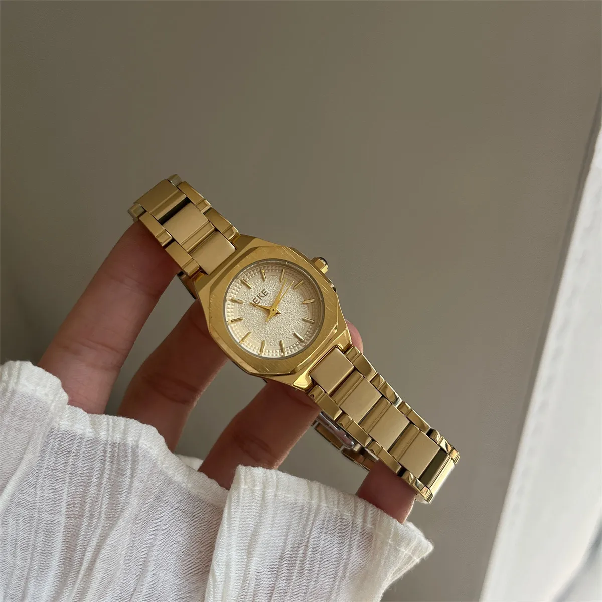 Exquise damespolshorloge Een stijlvol en elegant horloge met een grote wijzerplaat Een luxe en veelzijdige quartzhorloge in Europese stijl voor dames