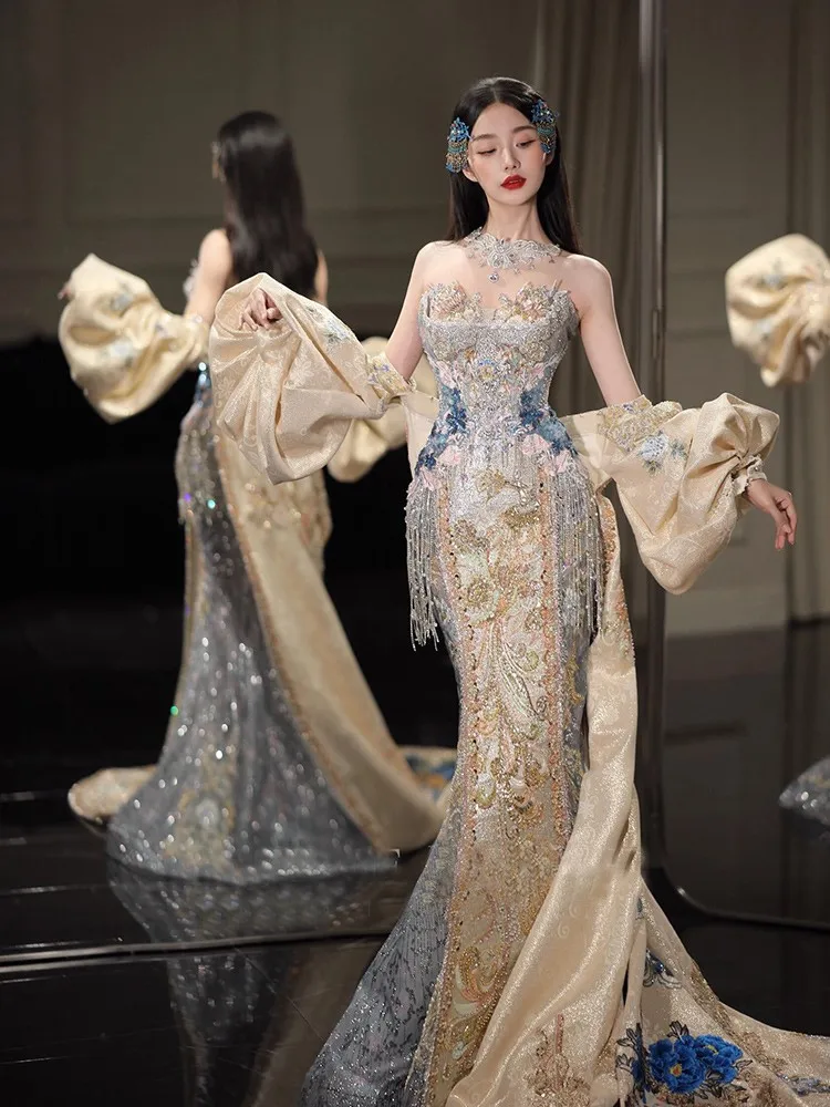A new Chinese-style wedding dress high-end custom-made fishtail for toasting and opening the