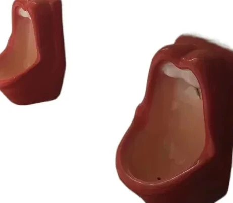 

Portable urinal and diaper matching creative red lip design men's urine collector