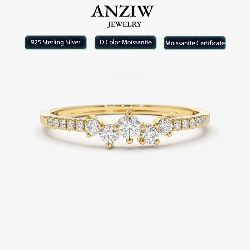 

Женское изящное кольцо из серебра 925 пробы с муассанитом