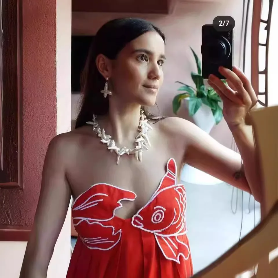 2025春夏新デザイン魚型立体刺繍チューブトッププリーツレッドサスペンダードレス